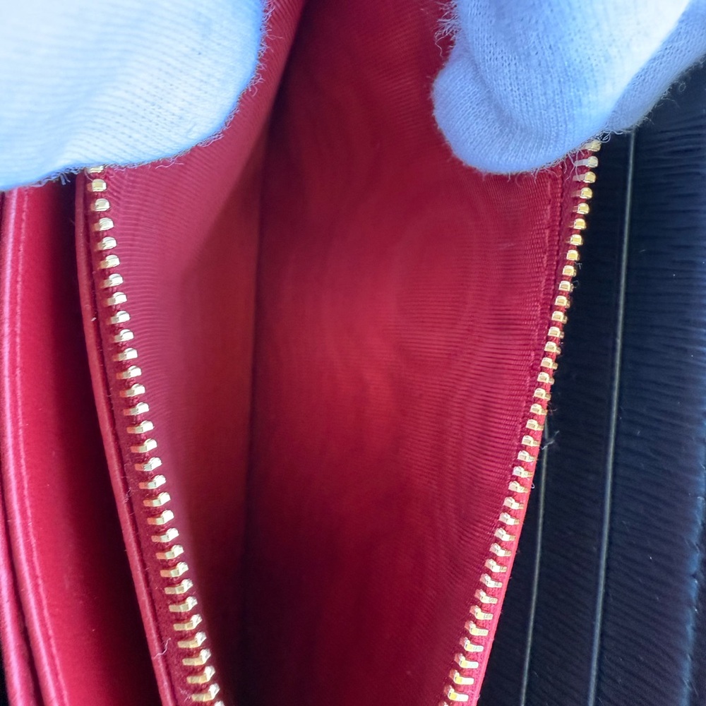 PRADA Logo Heart Vitello Move Zip Around Long Wallet Black - Picture 11 of 17